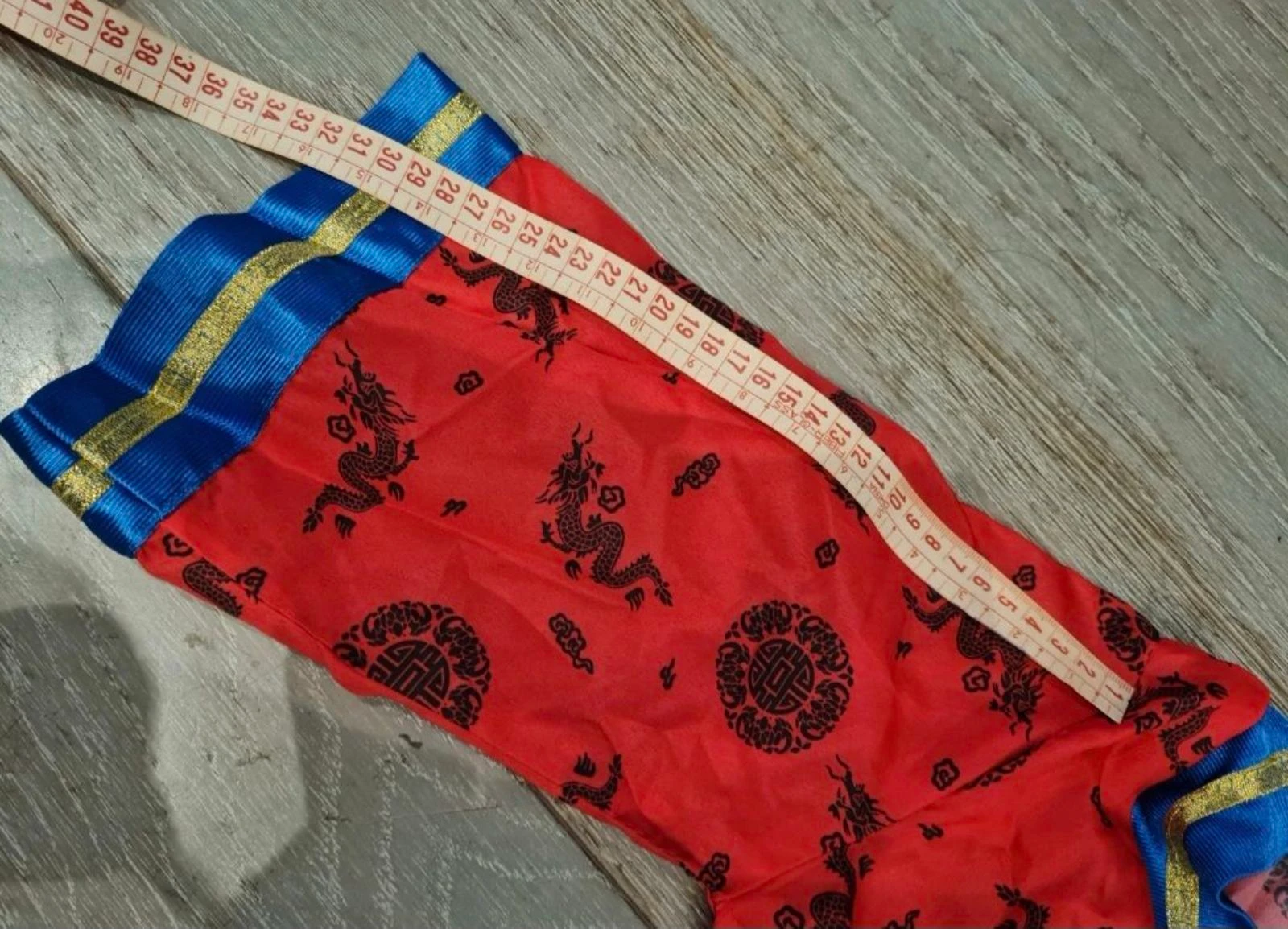 Oriëntaals rood kostuumjurkje. Maat 3/ 4 jaar – photo 7